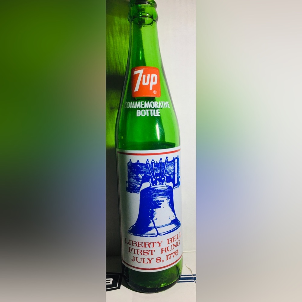 1975 Used 7 Up 16oz. Bottle 1776-1976 Bicentennial bottle